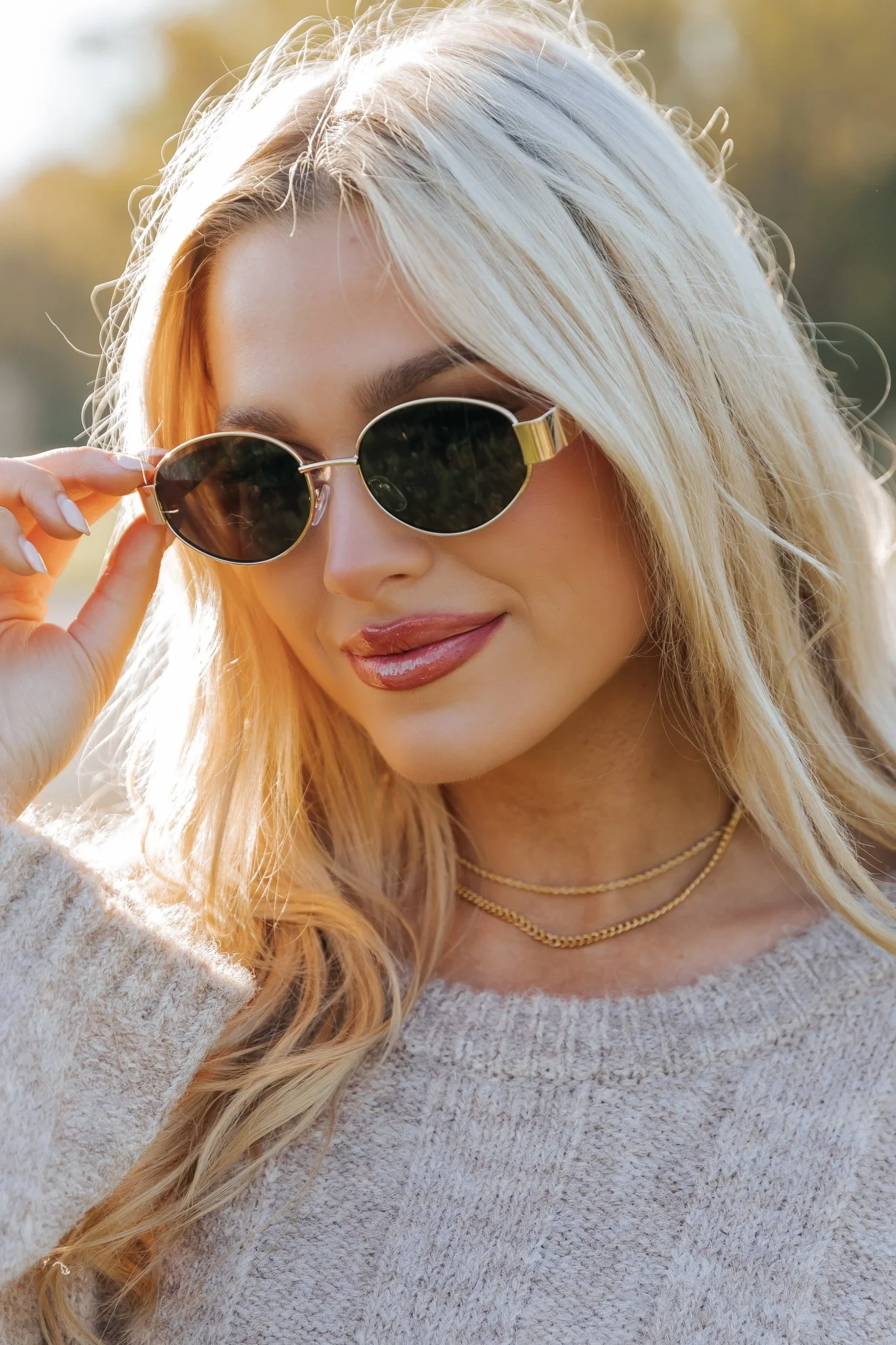 Everyday Chic Round Sunglasses - Gold - Image 4