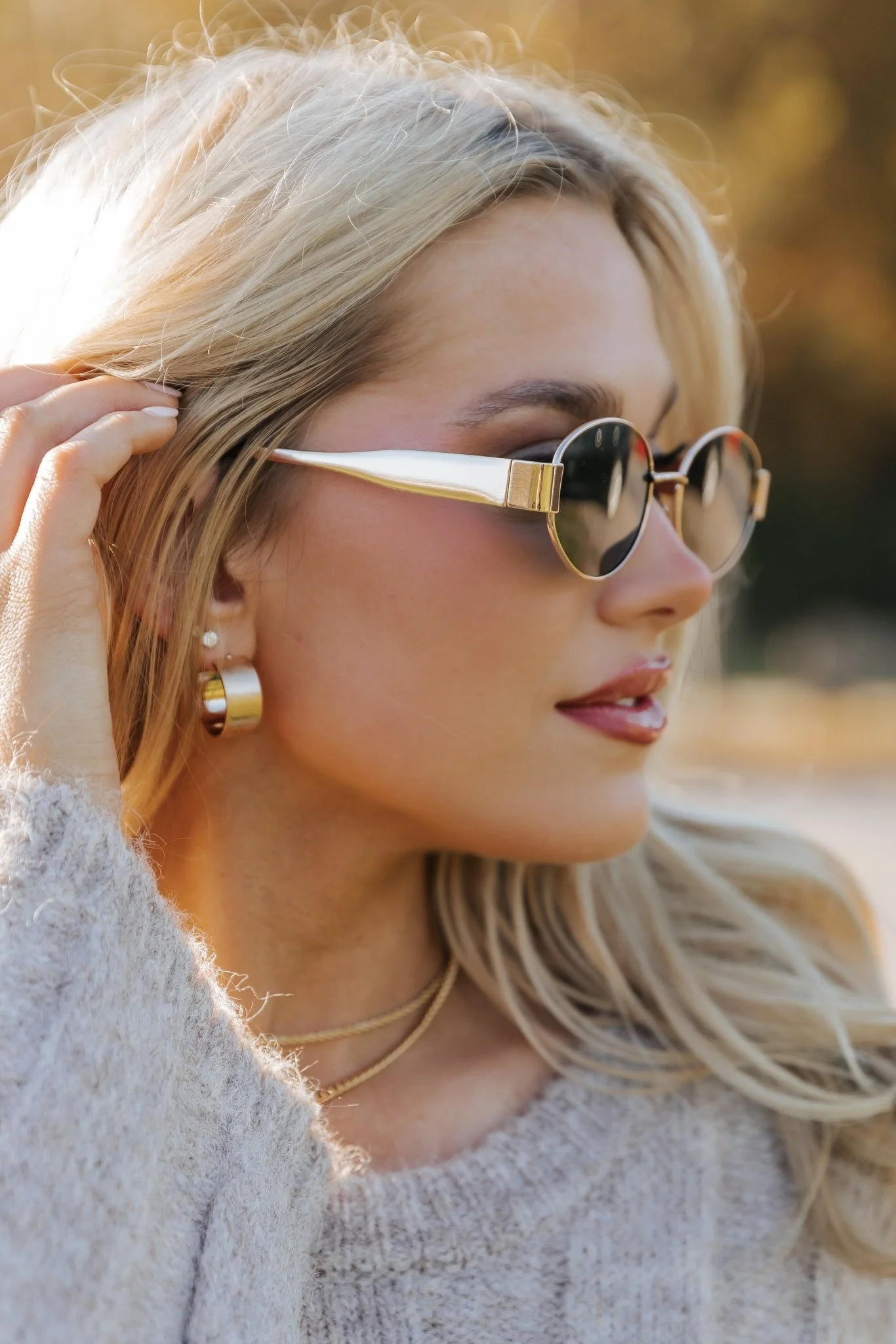 Everyday Chic Round Sunglasses - Gold - Image 5